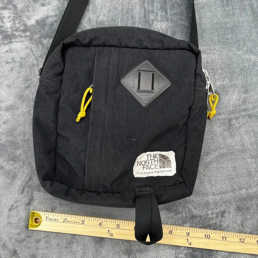 THE NORTH FACE Berkeley Field Shoulder Bag Sling Nylon Crossbody Zip Pouch